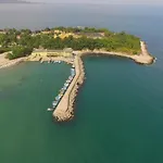 Marina Hotel 3*
