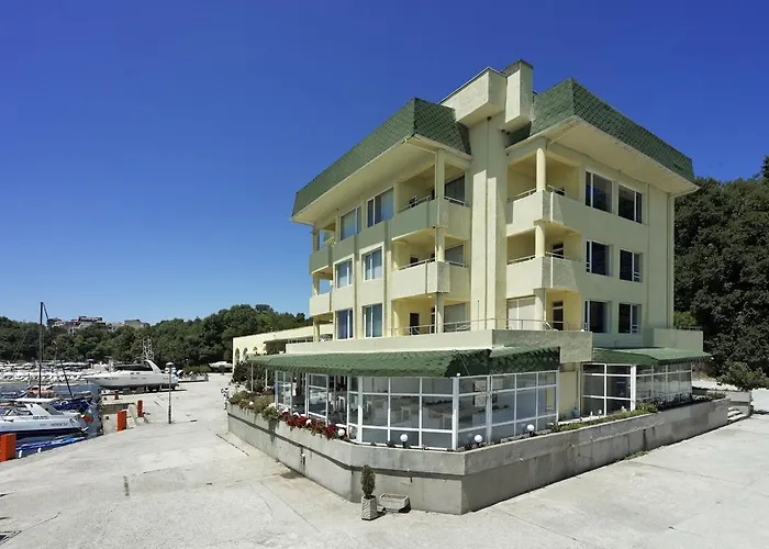 Готель Marina 3*