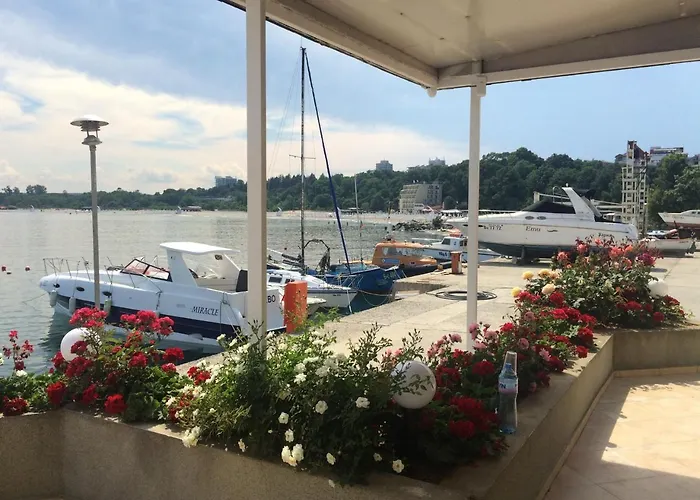 Готель Marina 3*